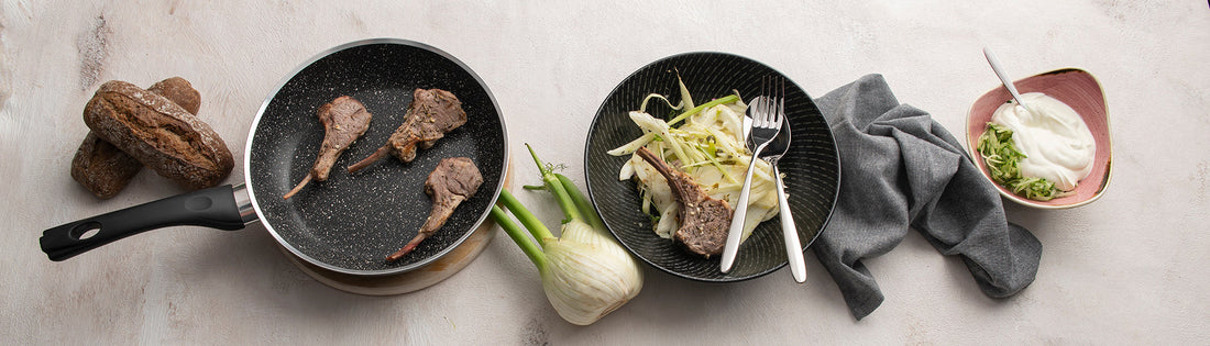 Gemarineerde lamskoteletten met geschaafde venkelsalade met citroen/kappertjes dressing