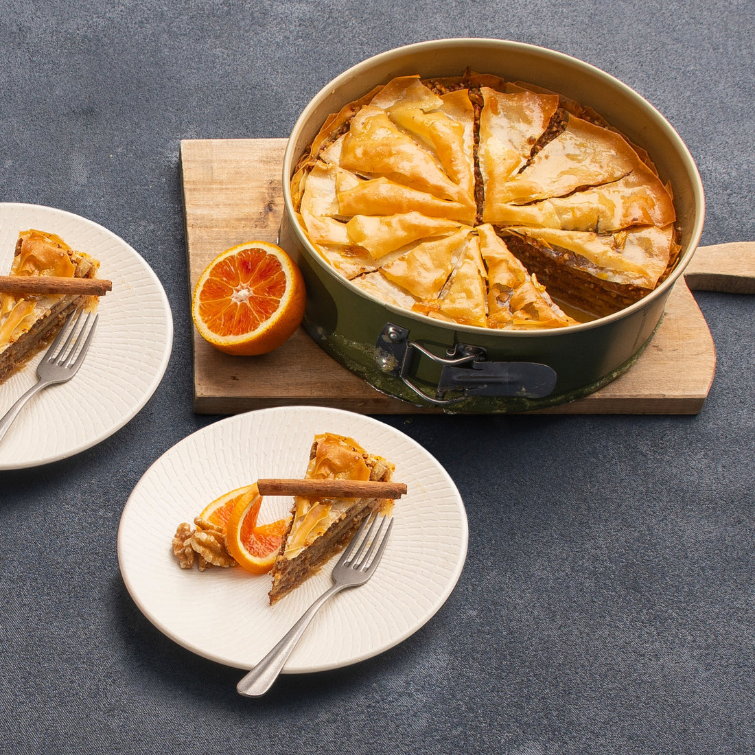 Baklava met pecannoten, sinaasappel en suikersiroop