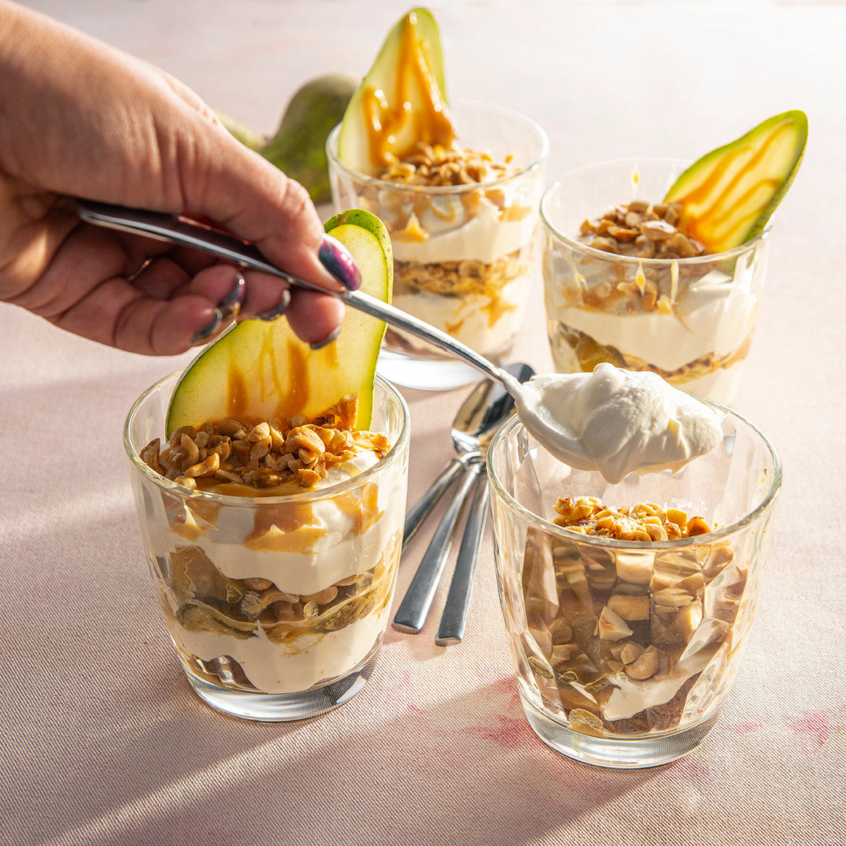 Dessert in een glaasje Peer-karamel